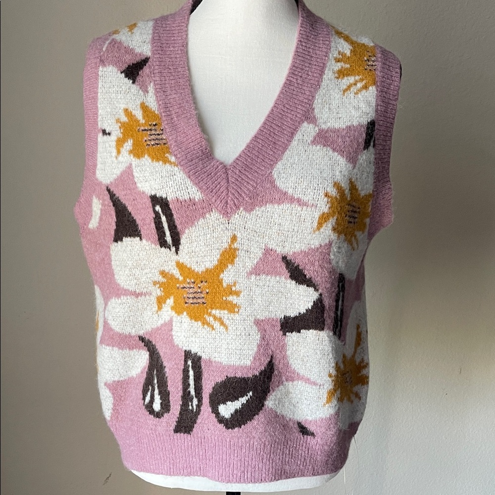 Woven Heart designed in LA Floral Sweater Vest. NEW with Tags . Large